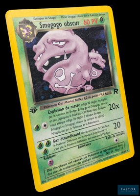 une carte Pokémon jaune sur laquelle figure l'image d'un monstre