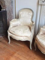 PAIRE DE BERGERES en bois naturel mouluré, sculpté et relaqu… (photo 2)