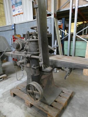 a machine that is sitting on a pallet in a warehouse