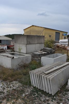 a pile of concrete blocks sitting in the middle of a yard