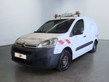 une camionnette Citroën équipée de gyrophares sur le toit, dans une pièce