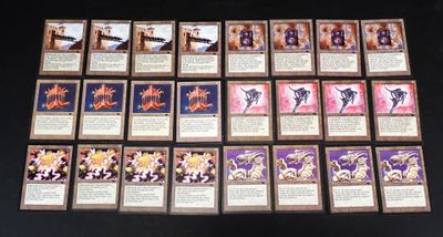 beaucoup de cartes sur la table
