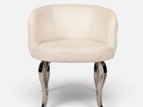 un fauteuil en cuir blanc aux pieds chromés sur fond blanc