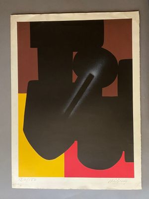 une photo d'une photo représentant un train accrochée au mur