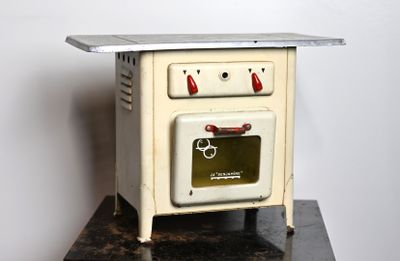 Petite cuisinière électrique vers 1950, La Benjamine