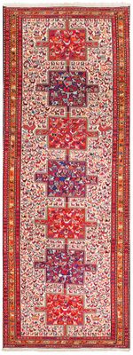 un tapis rouge et bleu orné d'un motif en forme de croix