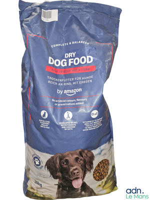 un sac de croquettes pour chien avec l'image d'un chien