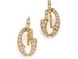 une image d'une paire de boucles d'oreilles en or et diamants