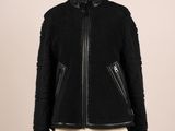 une veste noire sur un mannequin mannequin mannequin mannequin mannequin mannequin mannequin mannequin mannequin mannequin