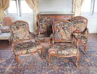 SUITE DE QUATRE FAUTEUILS de style Louis XV en bois naturel …