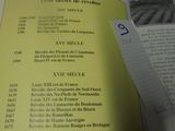 un livre d'où dépasse un bout de papier