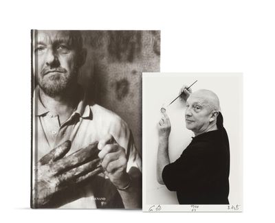 photographie en noir et blanc d'un homme avec une cigarette et une image d'un homme avec une cigarette