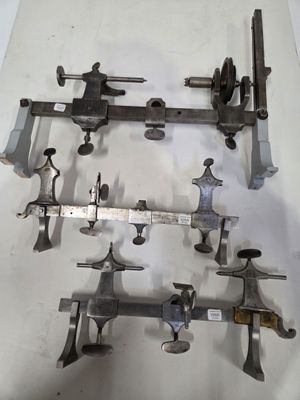 Trois grands tours pour pendule.