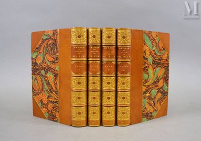 trois livres sont empilés sur une table