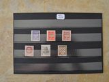 une photo d'une collection de timbres sur un mur
