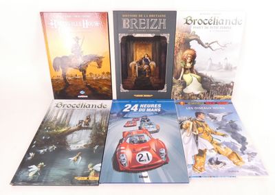 quatre livres posés sur une surface blanche