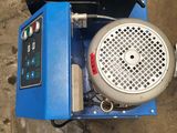 a close up of a machine that is sitting on the ground
