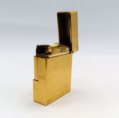 Briquet DUPONT en métal doré n°1G9FU15 Veuillez demander les…
