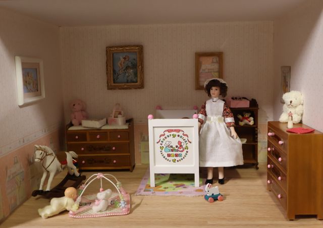 Diorama. Composition miniature, dans une vitrine en bois, vitre e...
