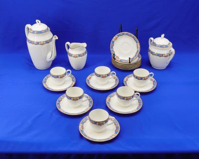 LIMOGES FRANCE - Partie de service à thé, café en porcelaine…