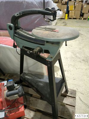 a machine that is sitting on a pallet in a warehouse