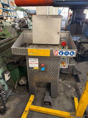 an image of a machine that is sitting in a factory