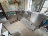 a kitchen that has a lot of appliances in it