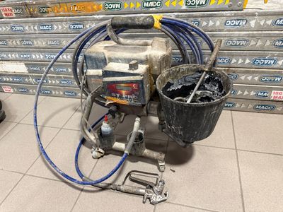 a picture of a machine that is sitting on the floor