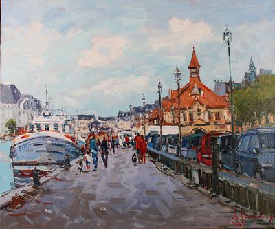 tableau représentant des personnes marchant sur un trottoir au bord d'un plan d'eau, avec un bâtiment en arrière-plan