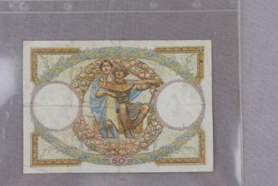 une image représentant un homme et une femme sur un billet de banque