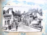 une photo d'une carte postale représentant une rue