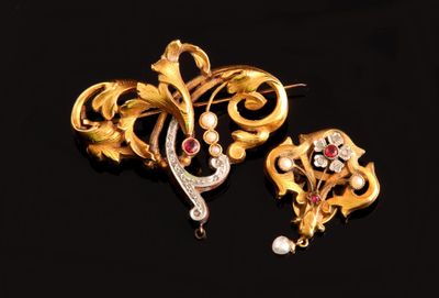 Élégante broche en or jaune 18 carats avec pierres et perles - Photo 1