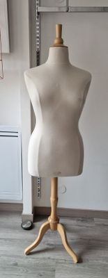 a mannequin on a wooden stand in a room