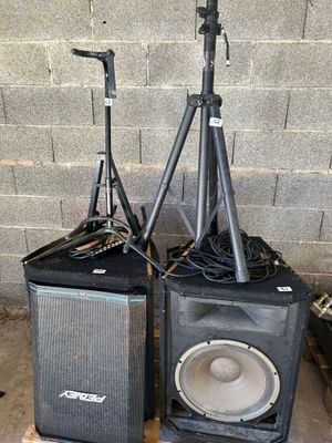 1 Paire d'enceintes PEAVEY 1 Pied d'enceinte, 1 repose guita…
