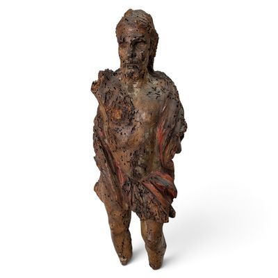 une image représentant la statue d'un homme tenant un oiseau, sur fond blanc