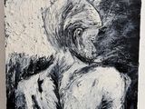 une peinture en noir et blanc représentant une femme assise sur une chaise