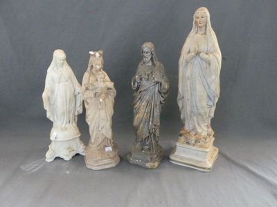 quatre figurines représentant Jésus, Marie et d'autres personnages religieux