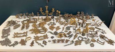 Important lot de huisseries Ornementation en bronze, métal e…