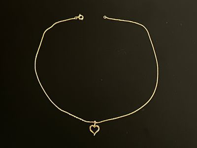 Fine chaïne de  cou en or jaune 18K, retenant un pendentif cœur. - Photo 1
