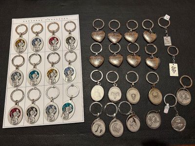 many different key chains that are sitting on a table