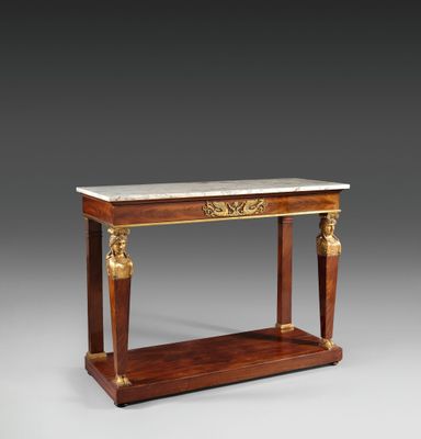 une console en acajou de style George II avec un plateau en marbre