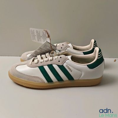 adidas gazelle trainers in white with green stripes