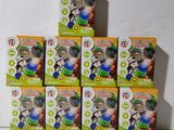 six boîtes de dentifrice pour enfants empilées les unes sur les autres