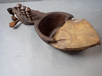 Un sarangi ou suroz , Inde ou Pakistan.