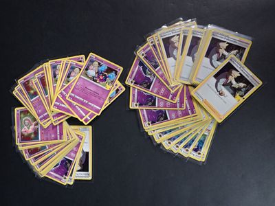 beaucoup de cartes sur la table