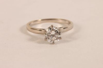 Bague solitaire en or gris 750 ‰ sertie d'un diamant taille … - Photo 1