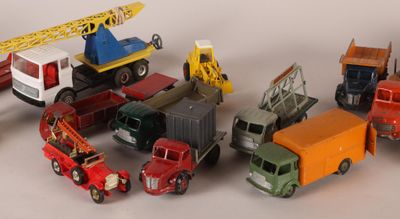 Réunion de Camions, utilitaires et engins, miniatures princi…