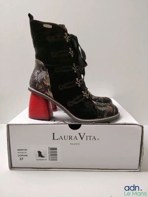 the shoes are on the box and ready to be put in