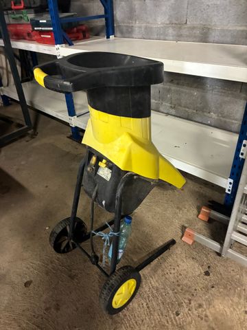 Broyeur de végétaux filaire, Nec-Tec 2400R de 2007. Non testée. E