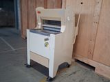 a machine that is sitting on the ground next to a wall